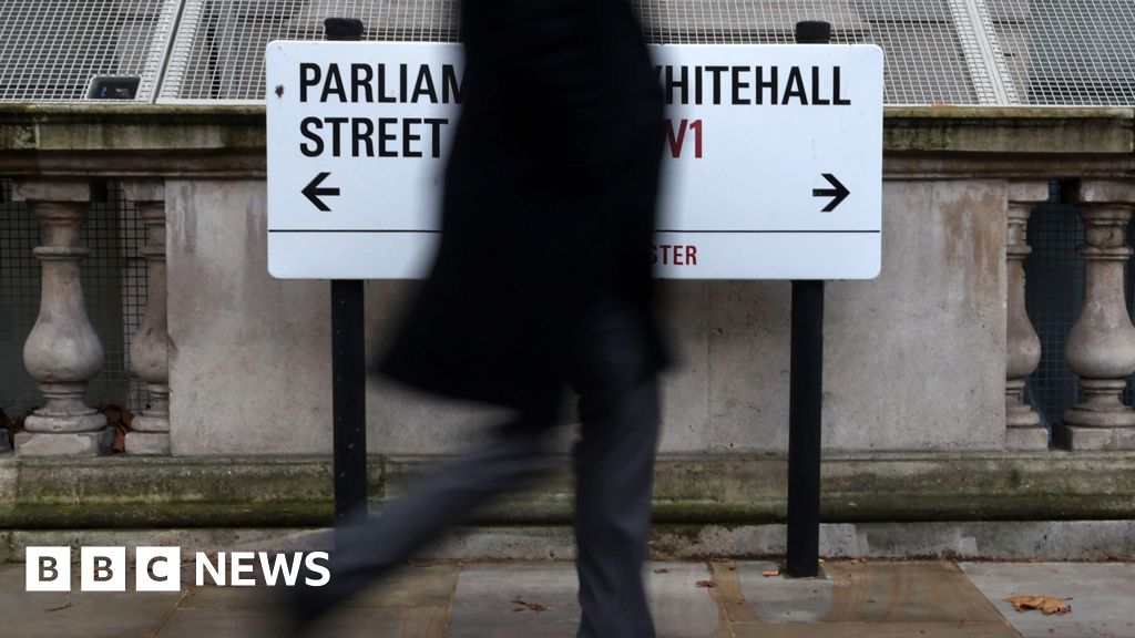 You are currently viewing 10,000 civil service jobs could go due to saving targets