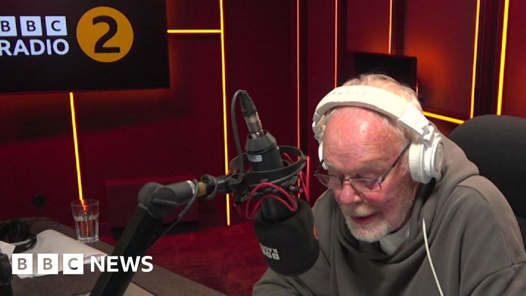 Bob Harris announces Johnnie Walker's death live on Radio 2 - Stream24 News You are currently viewing Bob Harris announces Johnnie Walker’s death live on Radio 2