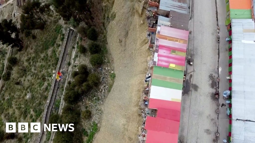 You are currently viewing Bolivian shamans refuse to leave shacks on deadly cliff edge