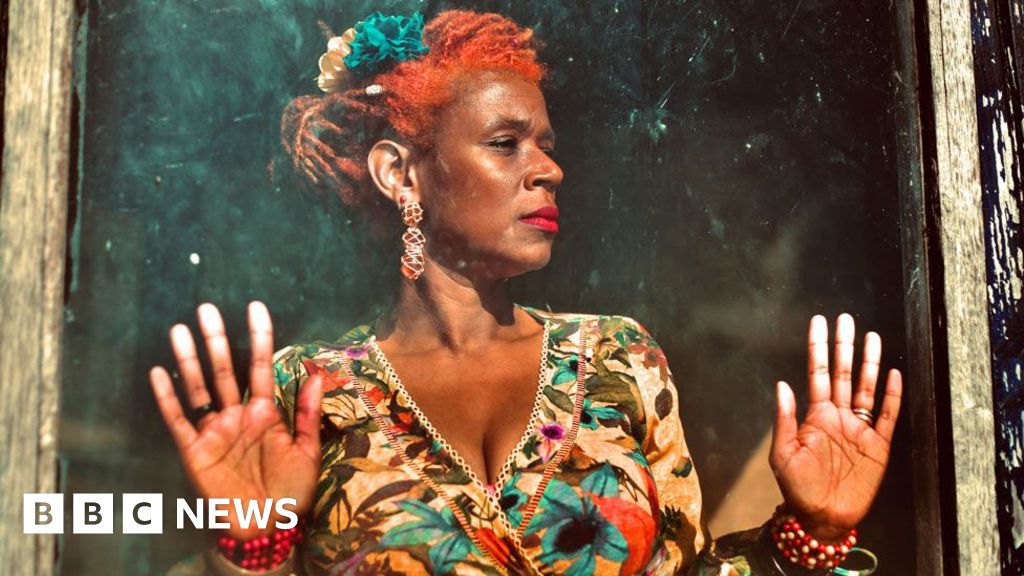 You are currently viewing Carmen Souza combines English sea shanties with Cape Verdean rhythms