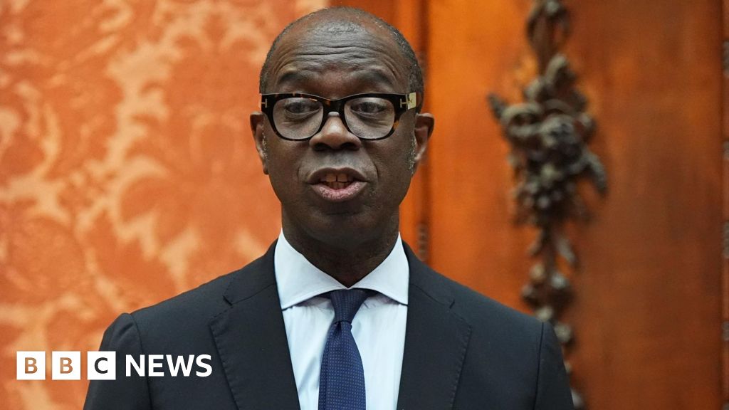 Read more about the article Clive Myrie apologises for not declaring £145k earnings to BBC