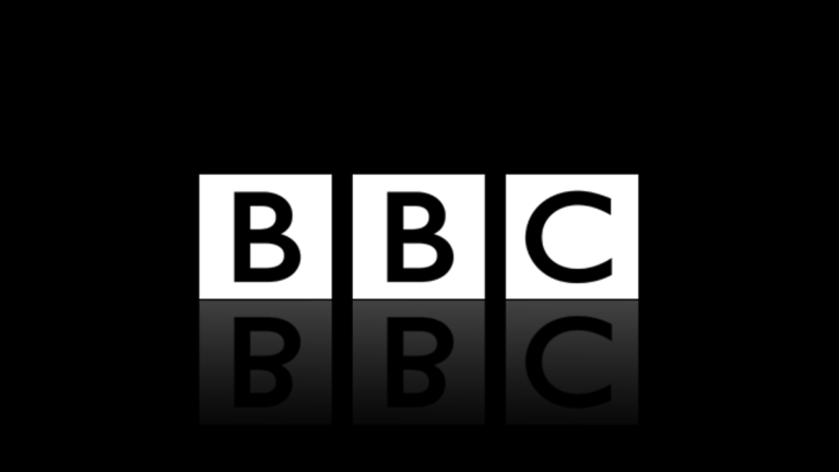 Read more about the article Johnnie Walker was a 'real pirate' broadcaster – Tony Blackburn