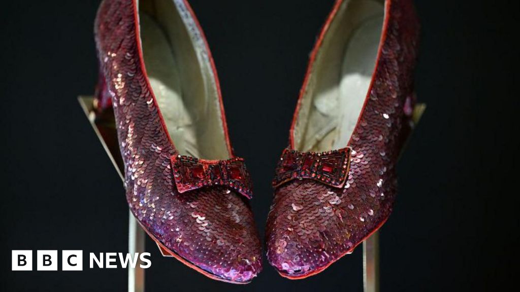 Read more about the article Dorothy’s ruby slippers from Wizard of Oz movie sell for $28m