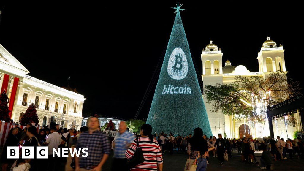 Read more about the article El Salvador gets IMF $1.4bn deal after scaling back bitcoin bet