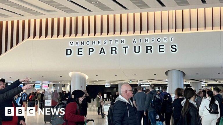 Read more about the article Flights at Manchester Airport and Gatwick Airport disrupted by fog