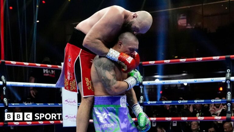 Read more about the article Fury vs Usyk 2: Usyk’s narrow win over Fury in 10 pictures