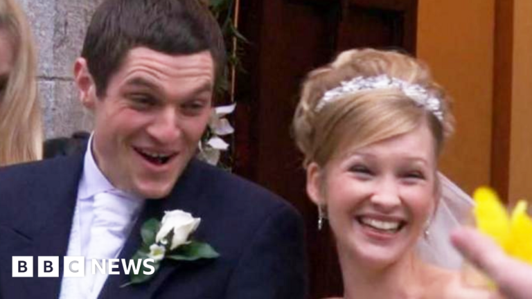 Read more about the article Gavin & Stacey fans flock to Llanmaes church where wedding was filmed