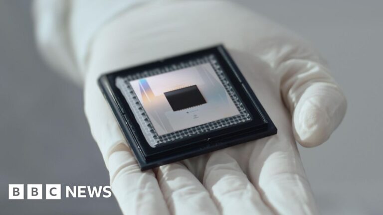 Read more about the article Google unveils ‘mind-boggling’ quantum computing chip