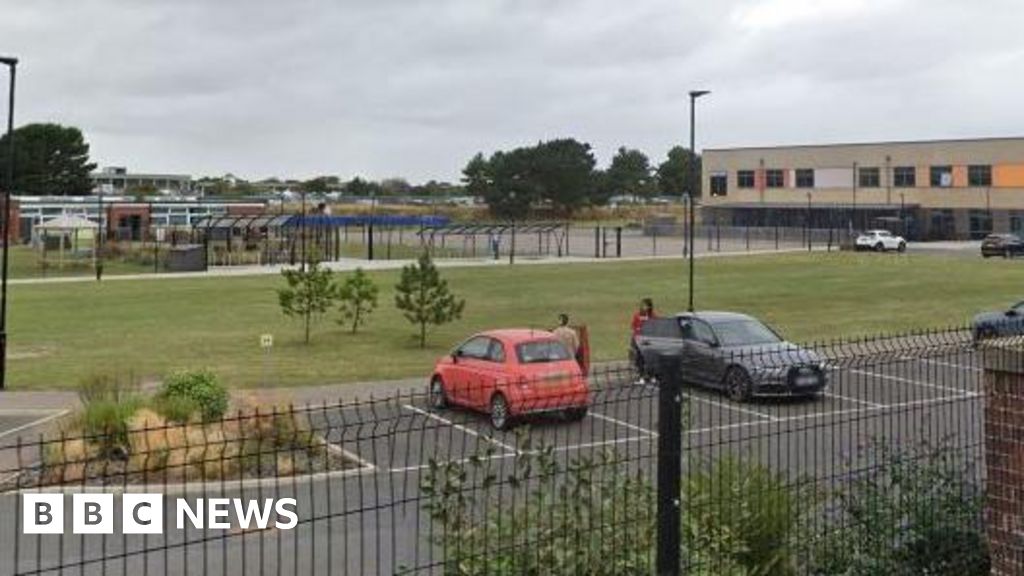 Read more about the article Great Yarmouth school closed after halls and corridor are flooded