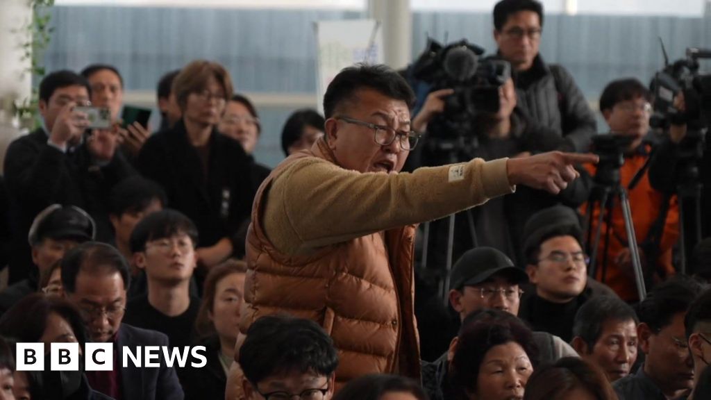 You are currently viewing Grief and anger from families at South Korea airport