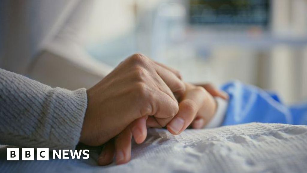 You are currently viewing Hospice leaders warn hundreds of beds out of use