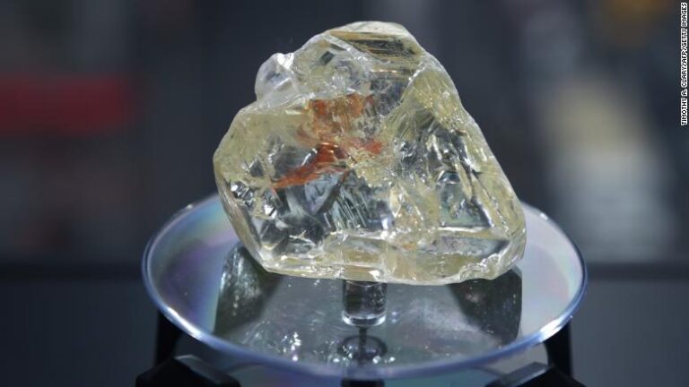 Read more about the article Huge ‘peace diamond’ fetches a disappointing $6.5 million