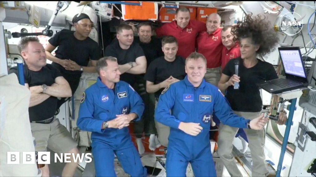 You are currently viewing ISS welcomes crew of docked SpaceX capsule