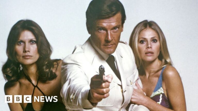 Read more about the article Sir Roger Moore’s unseen home videos