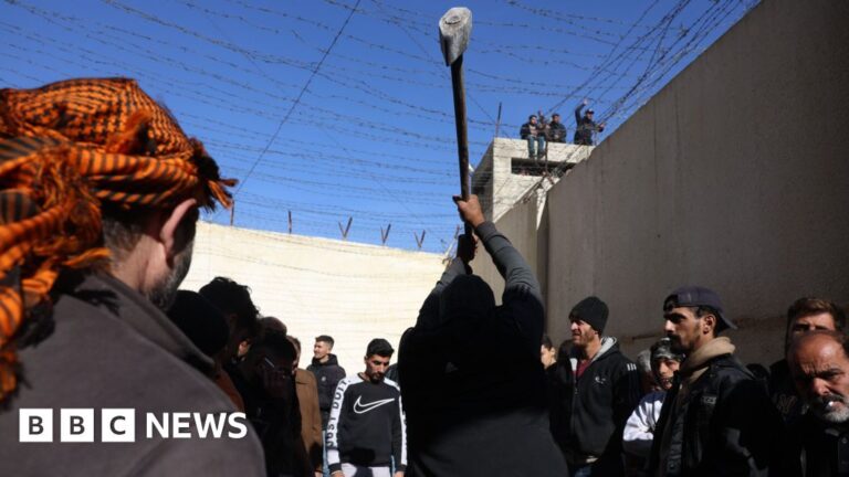 Read more about the article Syria rescuers end search for secret cells in Saydnaya prison