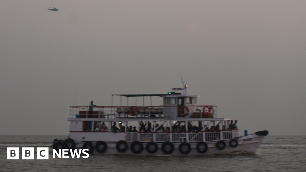 You are currently viewing Thirteen dead after naval speedboat hits ferry off Mumbai