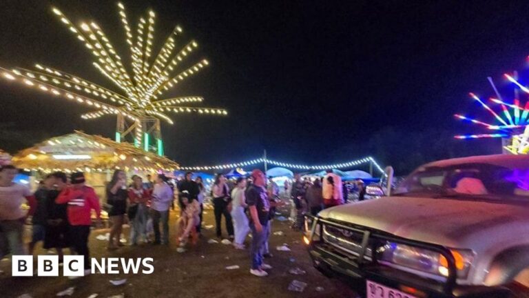 Read more about the article Three killed and dozens injured by bomb at Thai festival