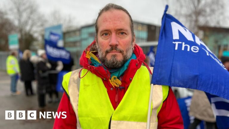 Read more about the article Thurrock teachers locked out of school in row with trust