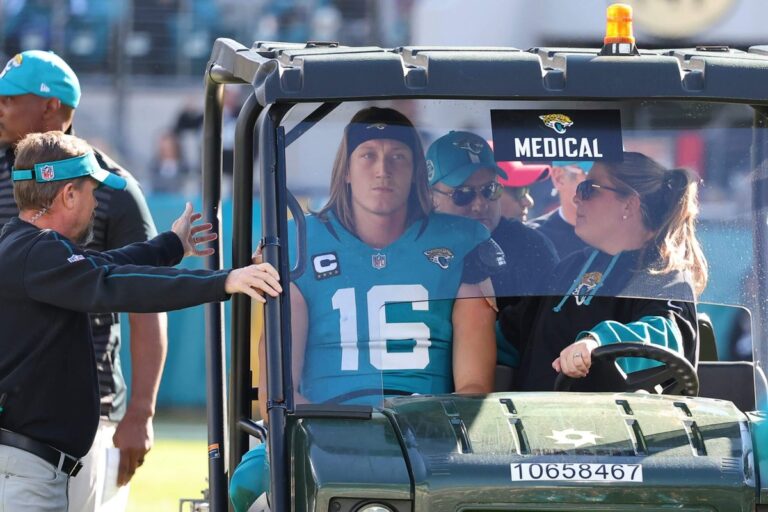 Read more about the article Trevor Lawrence concussed after late hit as fight ensues between Texans, Jaguars