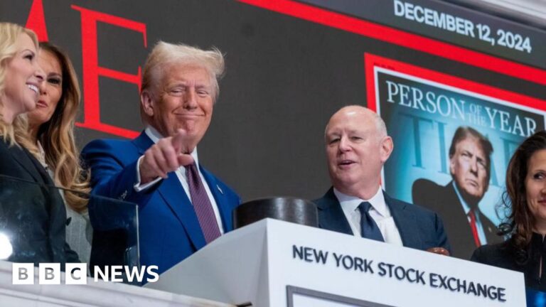 Read more about the article Trump rings bell on record stock market