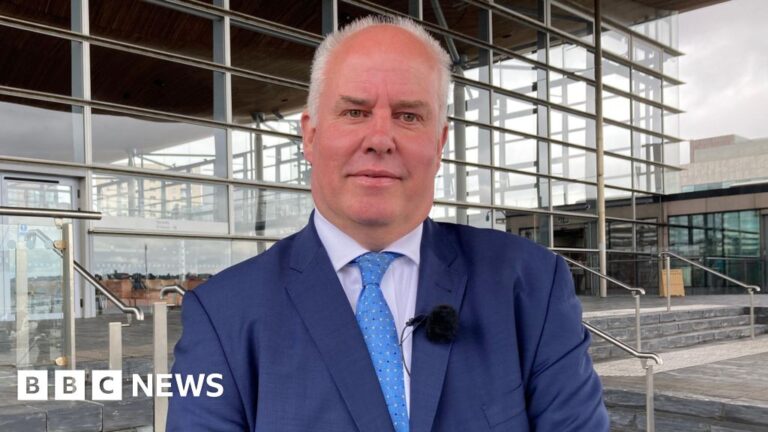 Read more about the article Welsh Conservative Senedd leader Andrew RT Davies resigns