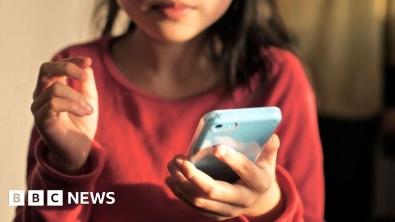 Read more about the article Worcestershire schools pledge to become smartphone-free