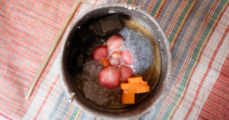 Read more about the article A Tropical, Chewy Lunar New Year Dessert