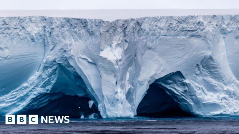 Read more about the article A23a: Giant iceberg on collision course with island