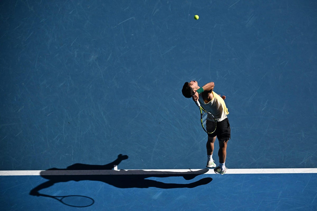 You are currently viewing Australian Open storylines: Carlos Alcaraz’s serve motion and late finishes in Melbourne