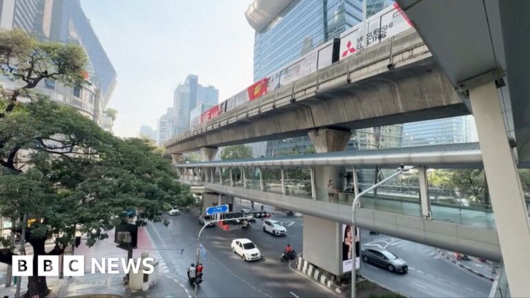 Read more about the article Bangkok tackles smog with week-long free public transport