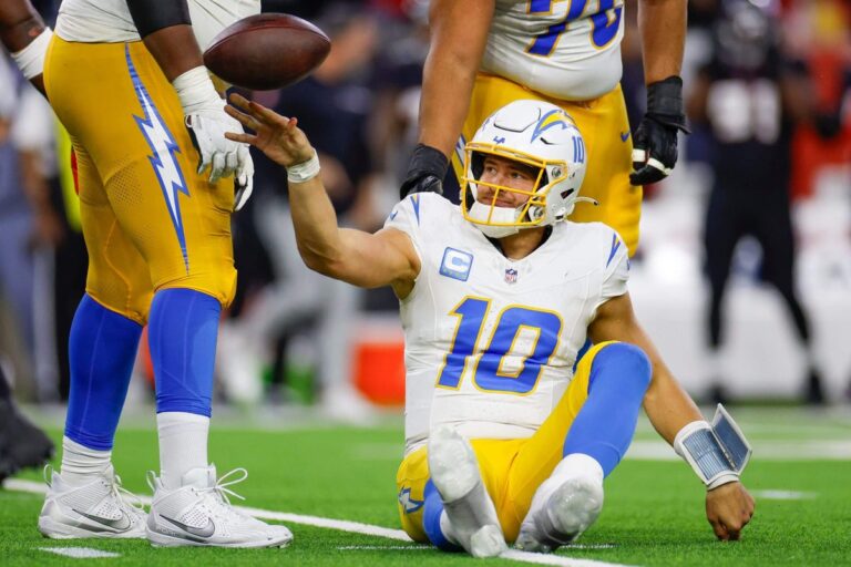 Read more about the article Chargers’ Justin Herbert falls short to remain winless in postseason: ‘I let the team down’