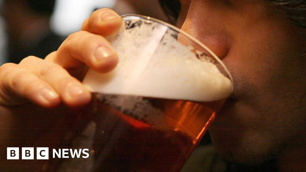 You are currently viewing Closing Parliament’s bars could risk MPs’ safety, says Lucy Powell