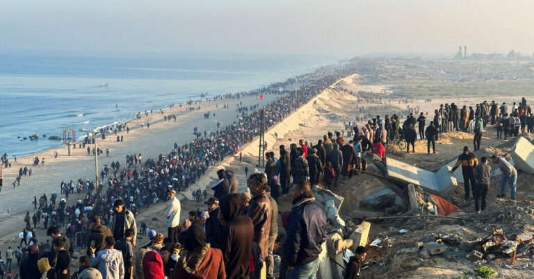 Read more about the article Displaced Palestinians Trek Home to Northern Gaza as Israel-Hamas Cease-Fire Holds: Live Updates