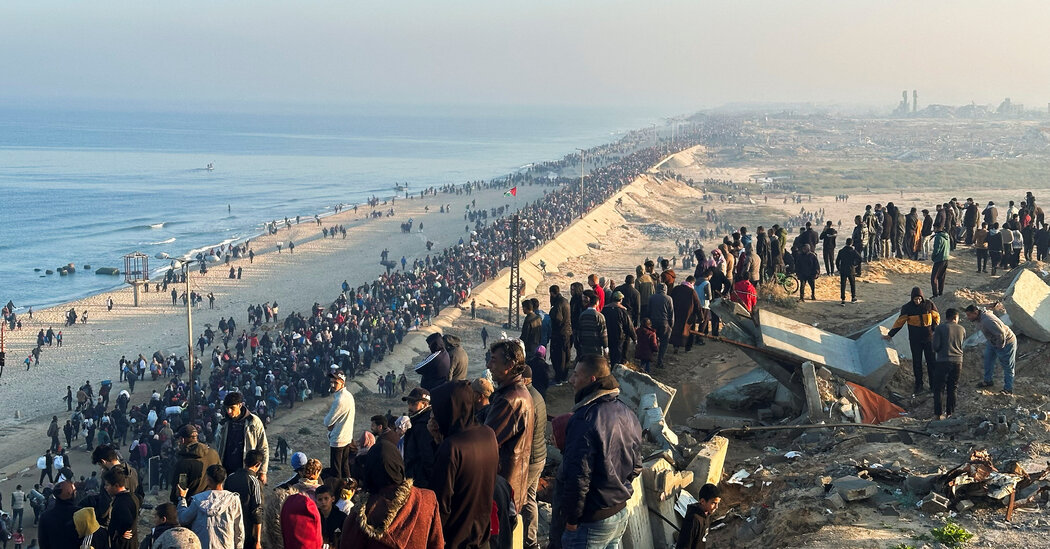 You are currently viewing Displaced Palestinians Trek Home to Northern Gaza as Israel-Hamas Cease-Fire Holds: Live Updates