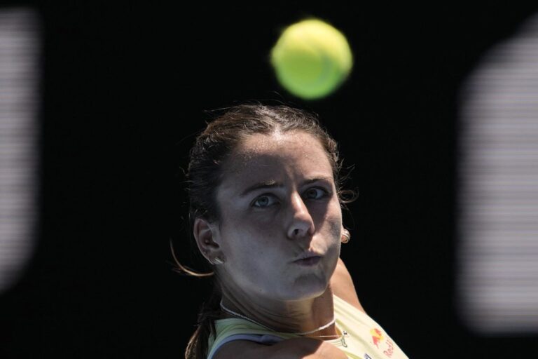 Read more about the article Emma Navarro keeps her eye on the ball at the Australian Open as tennis limelight shines brighter