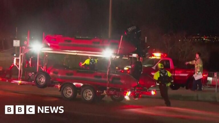 Read more about the article First responders at scene of airplane crash in Washington DC