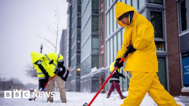 Read more about the article Five dead as snow wreaks havoc across US