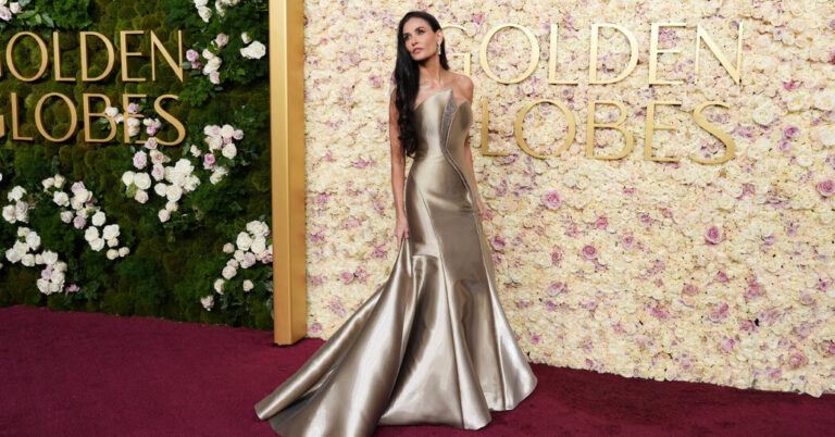 Read more about the article Golden Globes 2025’s Unforgettable Looks: Ariana Grande, Emma Stone and Demi Moore