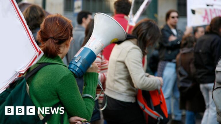 Read more about the article Government to implement university free speech law