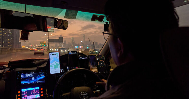 Read more about the article Hong Kong’s Cabbies, Long Scorned and Frustrated, Face the End of an Era