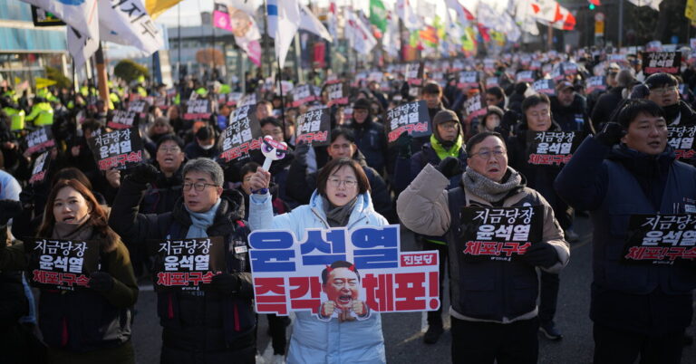 Read more about the article Impeached President Faces Down Detention Bid, Stoking South Korea’s Crisis