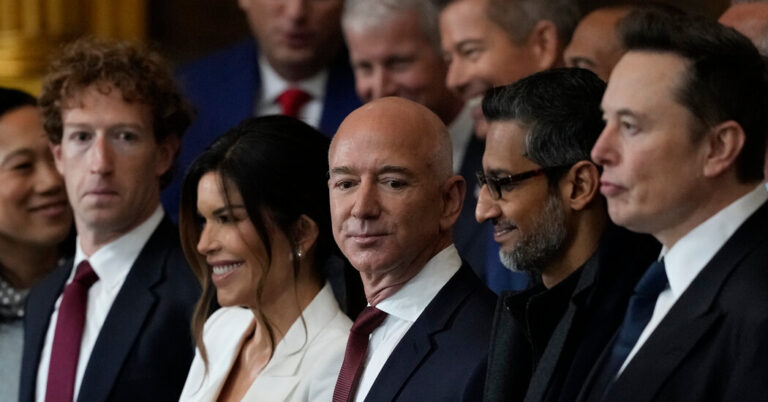 Read more about the article Jeff Bezos, Mark Zuckerberg and Other Billionaires at the Inauguration