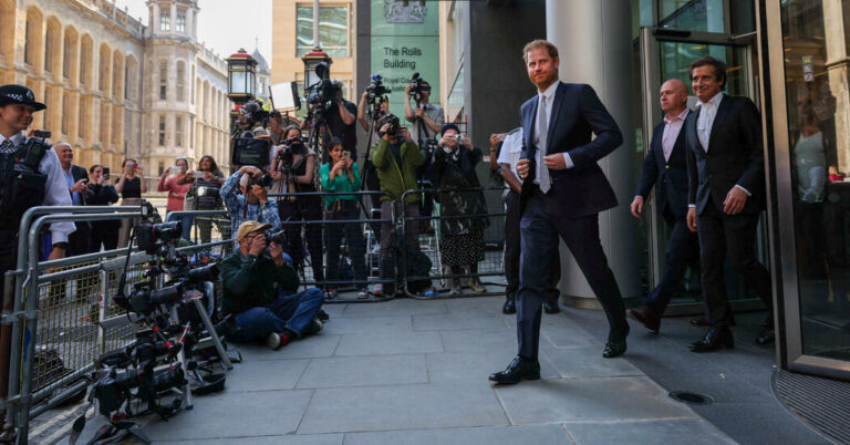 Read more about the article Last-Minute Settlement Talks Halt Prince Harry’s Trial Against Murdoch’s U.K. Tabloids