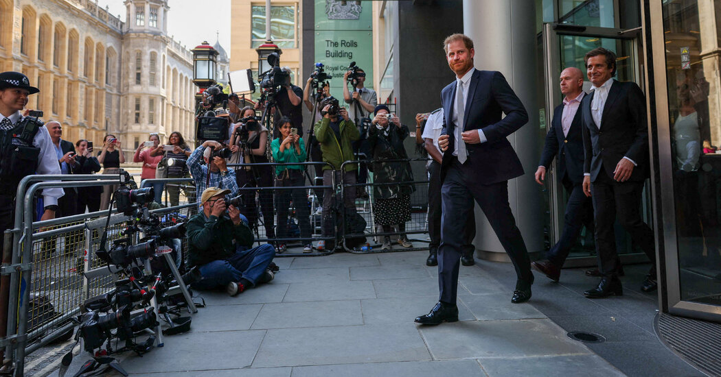 You are currently viewing Last-Minute Settlement Talks Halt Prince Harry’s Trial Against Murdoch’s U.K. Tabloids