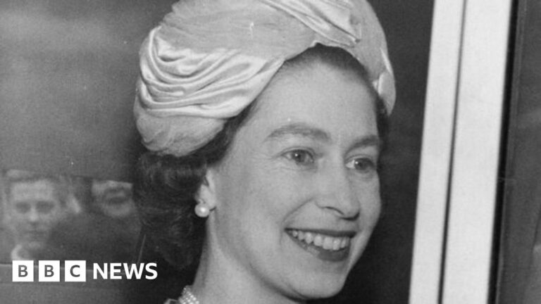 Read more about the article Late queen was not officially told Anthony Blunt was Soviet spy for years