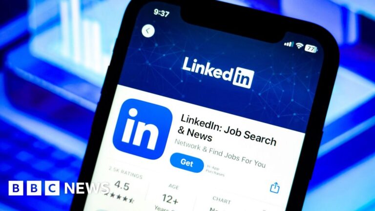 Read more about the article LinkedIn accused of using private messages to train AI