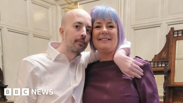 Read more about the article Mum told by 999 to give seriously ill son painkillers over ambulance delay