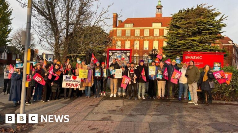 Read more about the article Some sixth-form teachers on strike amid pay dispute