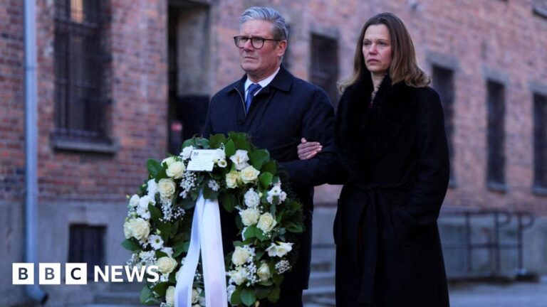 Read more about the article Starmer vows to fight ‘poison’ of antisemitism during Auschwitz visit