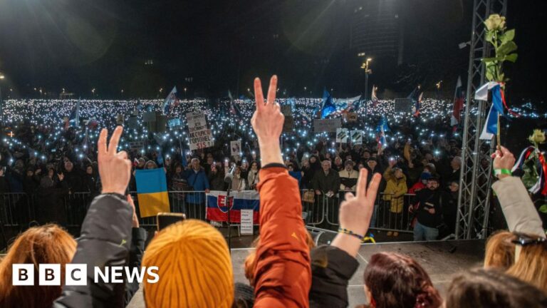 Read more about the article Tens of thousands protest in Slovakia against PM Fico